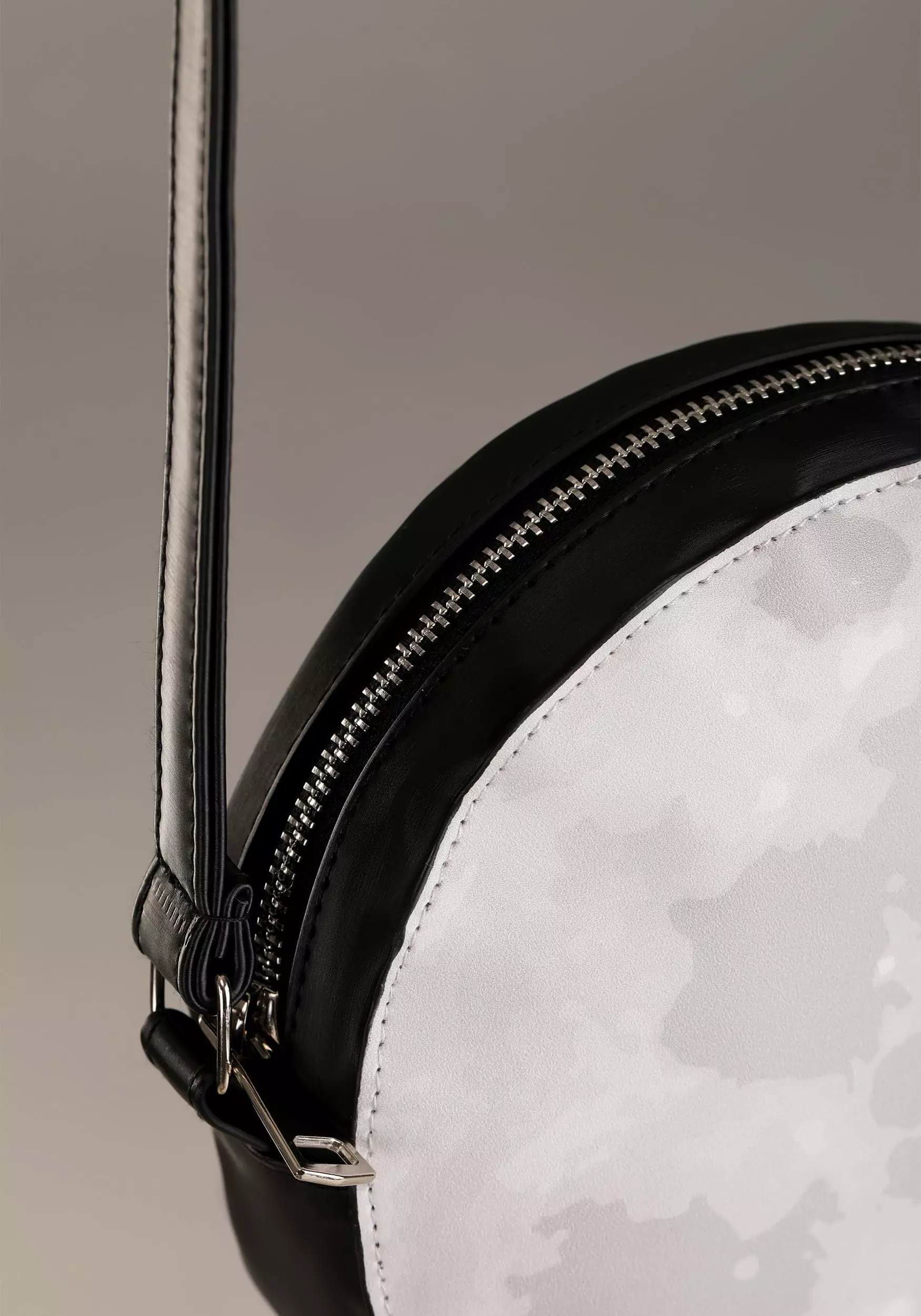 Fushengyuan Industry CO., Moon Purse 7 Fushengyuan Industry CO., Moon Purse - Image 5